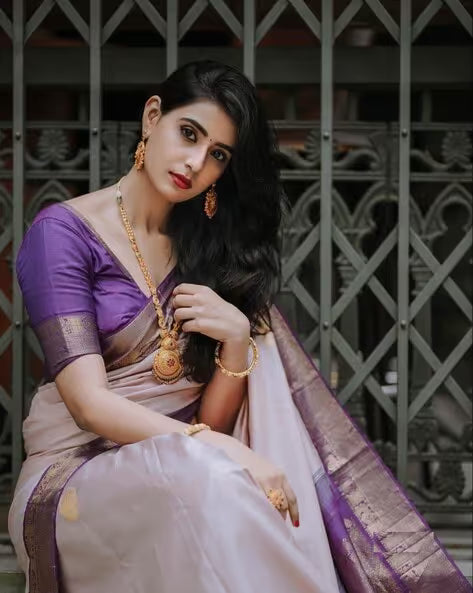 SVARAA Women Banarasi Silk Saree with Contrast Border
